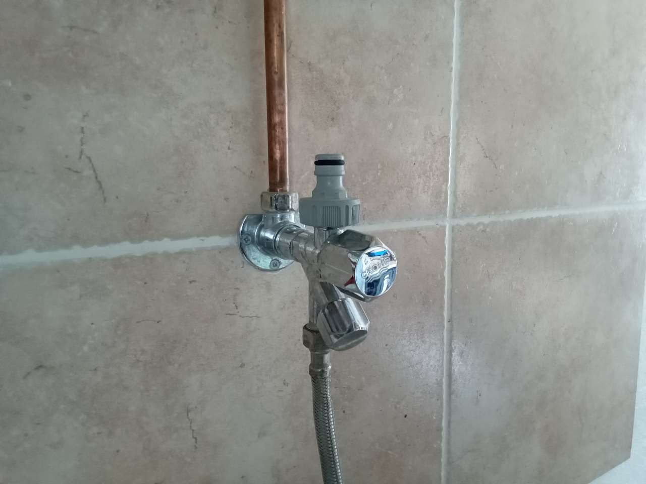 Installation de robinet d'atelier et de jardin